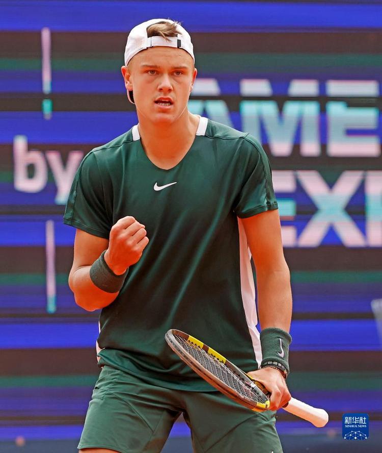 牵制中卫不 牵制中卫不