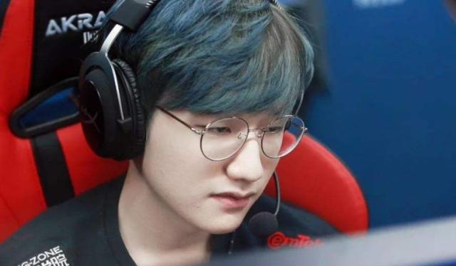 却用皱眉 却用皱眉